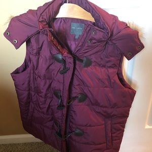 Puffy vest with fur trim